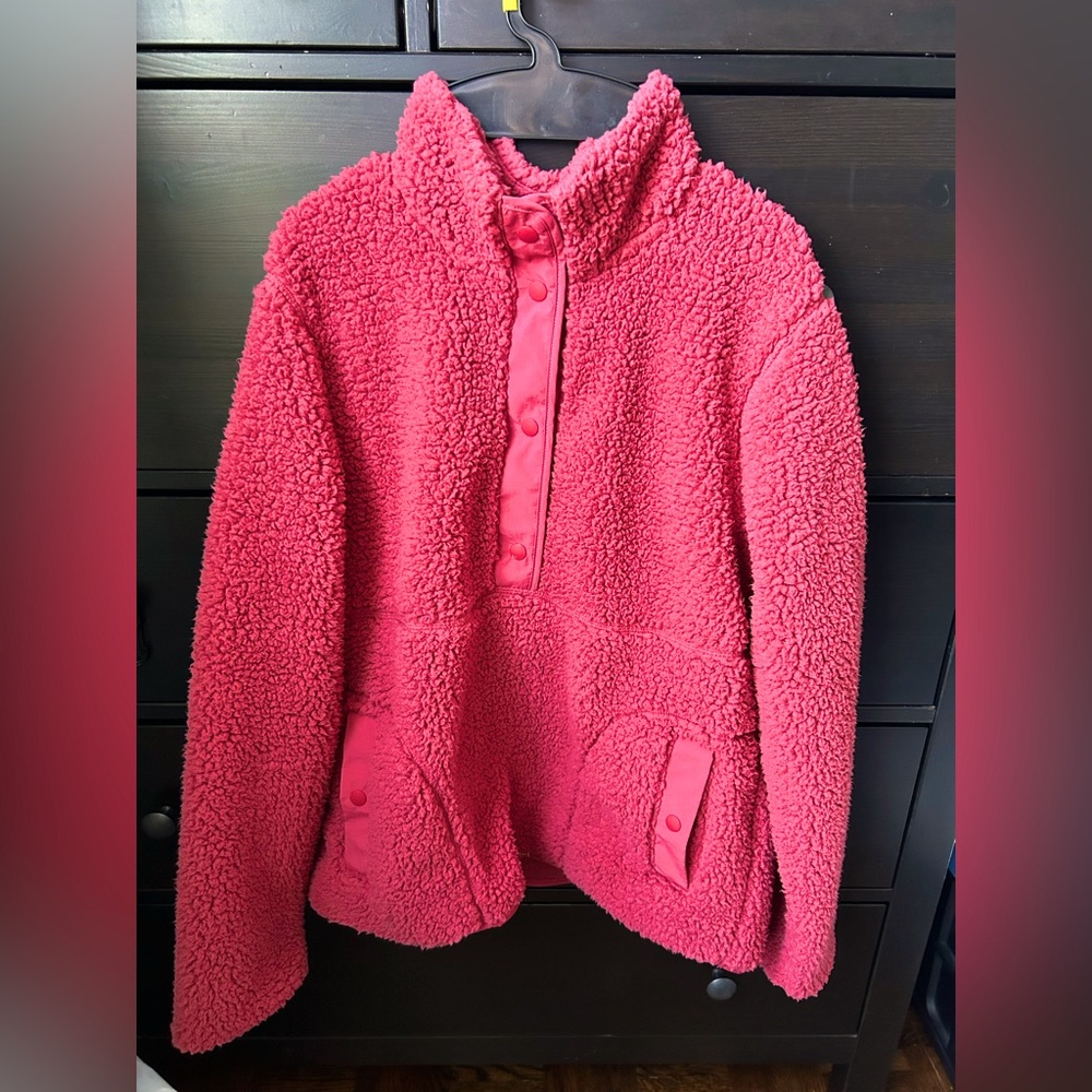 New never worn. Size M. Super warm